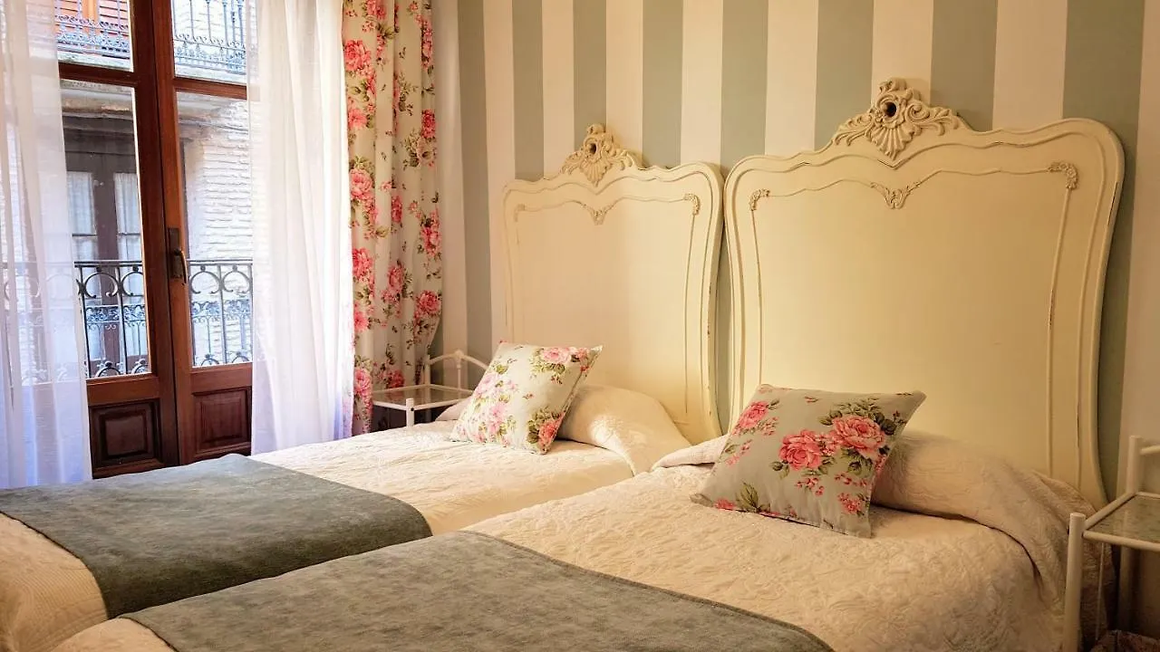 La Casa de Lorenzo La Guardia 0*,  España