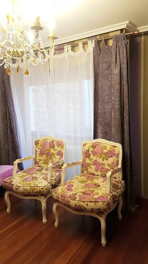 La Casa de Lorenzo La Guardia 0*,  España